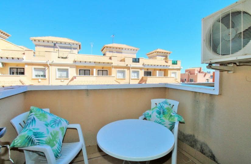 3 makuuhuone Omakotitalo myytävänä paikassa Villamartin mukana uima-altaan 
autotalli - 164 900 € (Ref: 9420309)