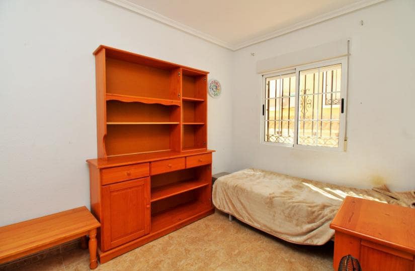 3 makuuhuone Omakotitalo myytävänä paikassa Villamartin mukana uima-altaan 
autotalli - 164 900 € (Ref: 9420309)