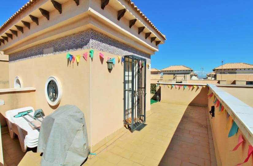 3 makuuhuone Omakotitalo myytävänä paikassa Villamartin mukana uima-altaan 
autotalli - 164 900 € (Ref: 9420309)