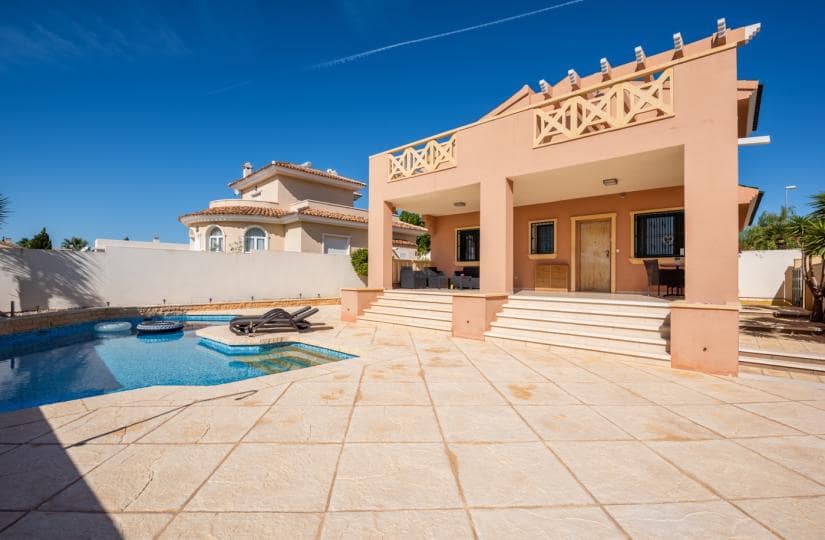 4 bedroom Villa for sale in Ciudad Quesada with pool garage - € 520,000 (Ref: 9420310)