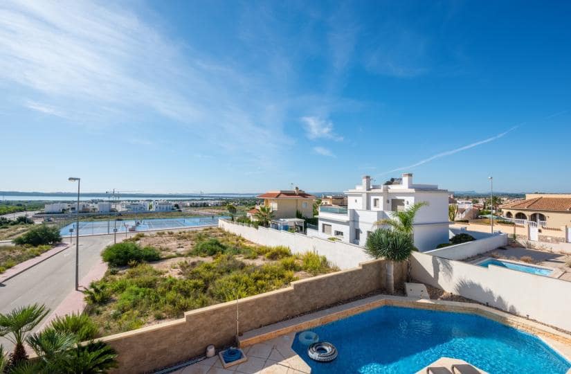 4 bedroom Villa for sale in Ciudad Quesada with pool garage - € 520,000 (Ref: 9420310)