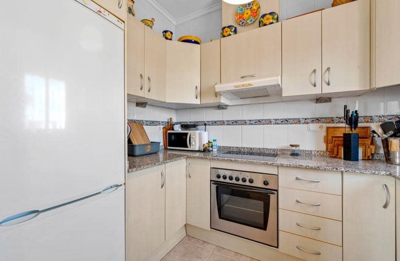 2 soveværelse Semi-Rækkehus til salg i Ciudad Quesada med swimmingpool garage - € 195.000 (Ref: 9420321)