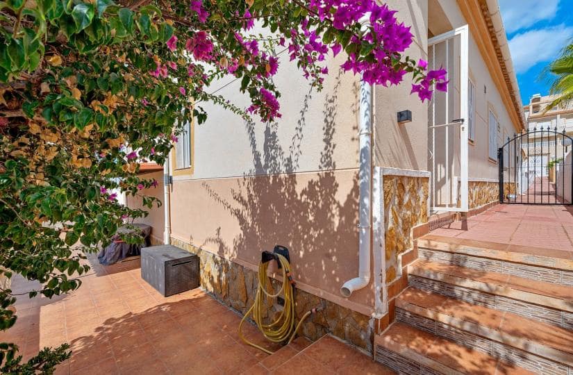 2 soveværelse Semi-Rækkehus til salg i Ciudad Quesada med swimmingpool garage - € 195.000 (Ref: 9420321)