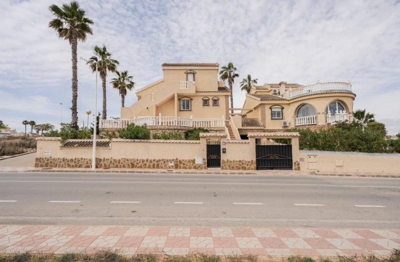 3 bedroom Villa for sale in Gran Alacant with pool garage - € 525,000 (Ref: 9420327)