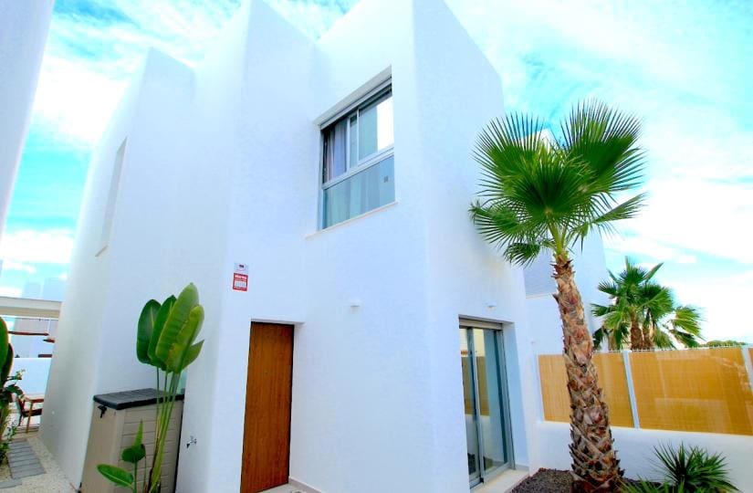 3 bedroom Villa for sale in La Marina with garage - € 345,000 (Ref: 9420328)