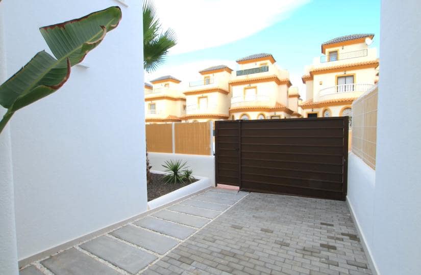 3 bedroom Villa for sale in La Marina with garage - € 345,000 (Ref: 9420328)