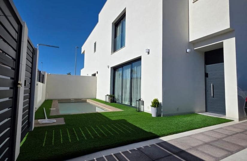 2 soveværelse Villa til salg i Benijofar med swimmingpool garage - € 320.000 (Ref: 9420329)