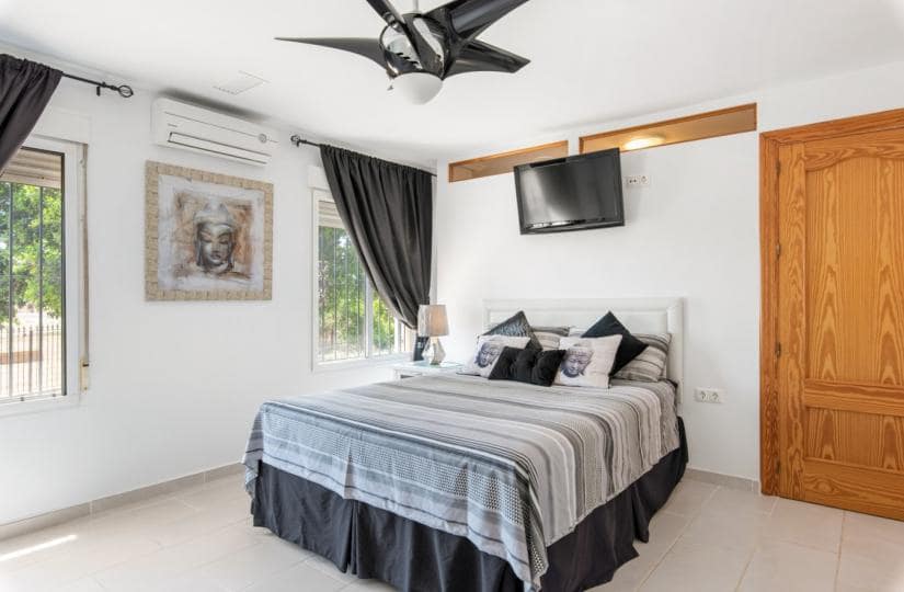 4 bedroom Finca/Country House for sale in Catral with pool garage - € 565,000 (Ref: 9420330)