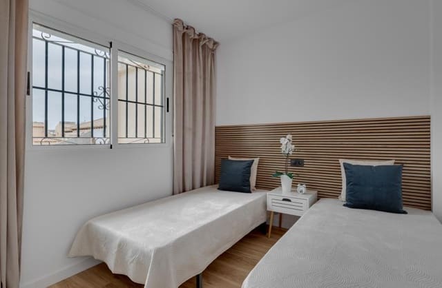 Casa de 3 habitaciones en Los Balcones - Los Altos, Orihuela en venta con piscina - 291.900 € (Ref: 9420336)