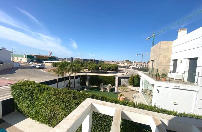 3 bedroom Villa for sale in Dona Pepa with pool garage - € 525,000 (Ref: 9420346)
