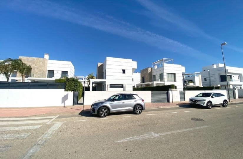 3 bedroom Villa for sale in Dona Pepa with pool garage - € 525,000 (Ref: 9420346)