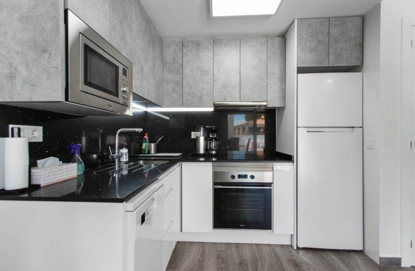 2 bedroom Apartment for sale in Torrevieja with pool - € 169,900 (Ref: 9420349)