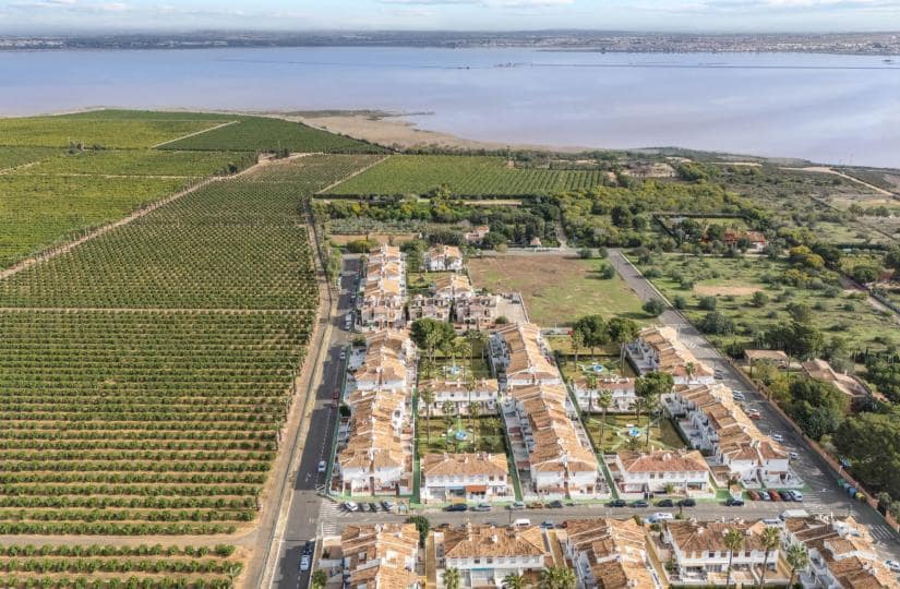 2 bedroom Apartment for sale in Torrevieja with pool - € 169,900 (Ref: 9420349)