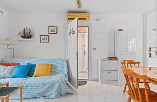 2 makuuhuone Huoneisto myytävänä paikassa El Chaparral, Torrevieja mukana uima-altaan - 140 000 € (Ref: 9420350)