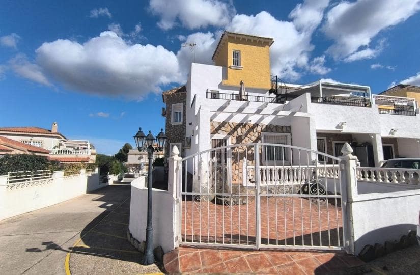 3 bedroom Townhouse for sale in Algorfa with pool - € 165,000 (Ref: 9420351)