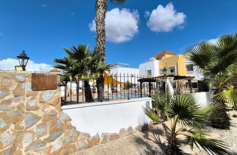 3 bedroom Townhouse for sale in Algorfa with pool - € 165,000 (Ref: 9420351)