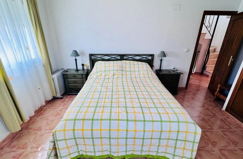 3 bedroom Townhouse for sale in Algorfa with pool - € 165,000 (Ref: 9420351)