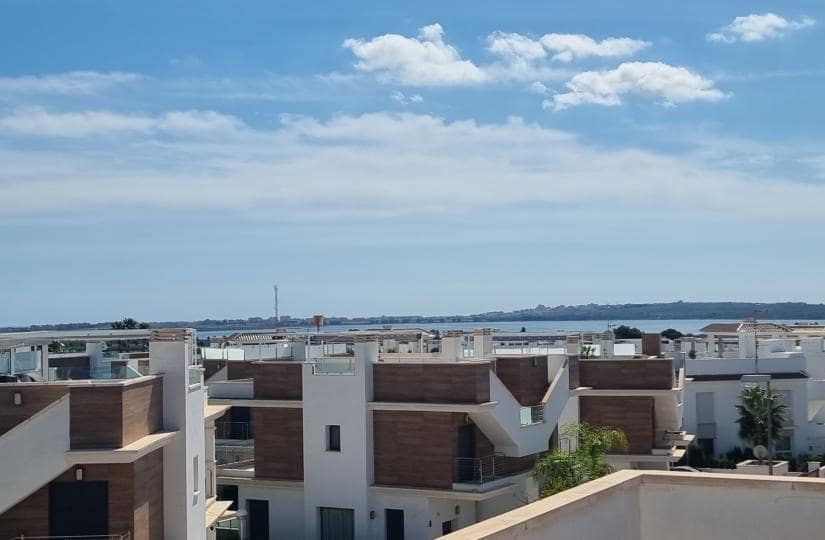 3 soverom Kjedet enebolig til salgs i Ciudad Quesada med svømmebasseng garasje - € 340 000 (Ref: 9420356)