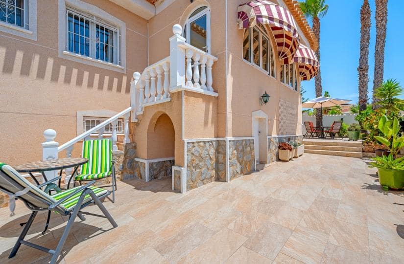 3 soveværelse Villa til salg i Ciudad Quesada med swimmingpool garage - € 460.000 (Ref: 9420357)