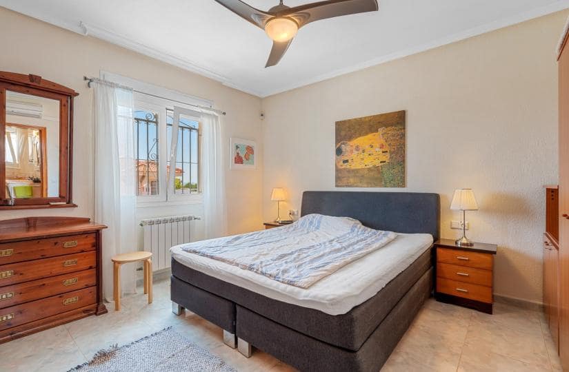 3 soveværelse Villa til salg i Ciudad Quesada med swimmingpool garage - € 460.000 (Ref: 9420357)