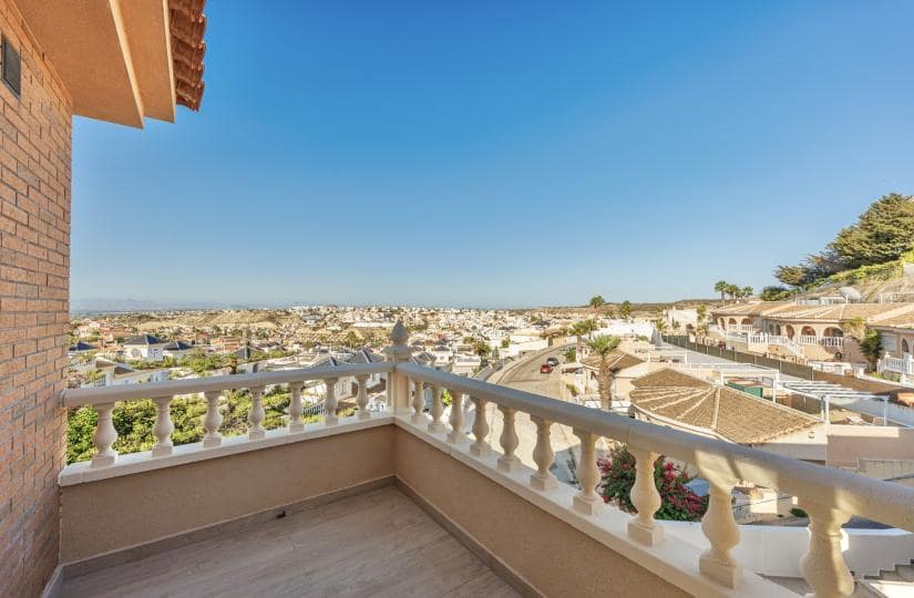 4 slaapkamer Villa te koop in La Marquesa met zwembad garage - € 580.000 (Ref: 9420368)