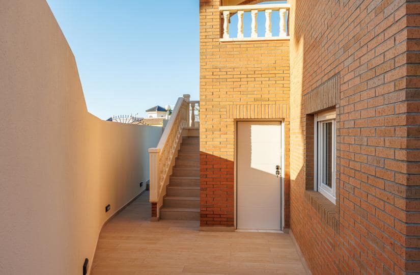 4 slaapkamer Villa te koop in La Marquesa met zwembad garage - € 580.000 (Ref: 9420368)