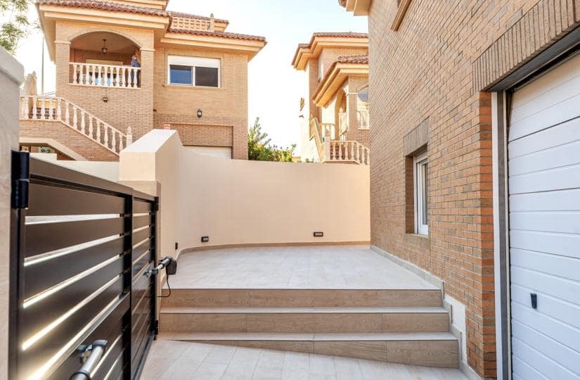 4 slaapkamer Villa te koop in La Marquesa met zwembad garage - € 580.000 (Ref: 9420368)