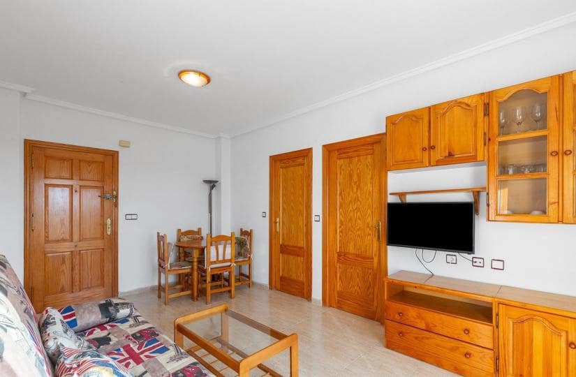 2 soveværelse Lejlighed til salg i Torrevieja med swimmingpool - € 138.000 (Ref: 9420371)
