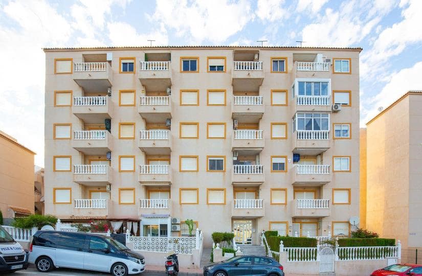 2 soveværelse Lejlighed til salg i Torrevieja med swimmingpool - € 138.000 (Ref: 9420371)