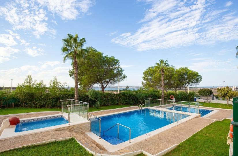 2 soveværelse Lejlighed til salg i Torrevieja med swimmingpool - € 138.000 (Ref: 9420371)