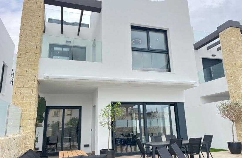 4 sovrum Villa till salu i Orihuela Costa med pool garage - 794 950 € (Ref: 9420377)