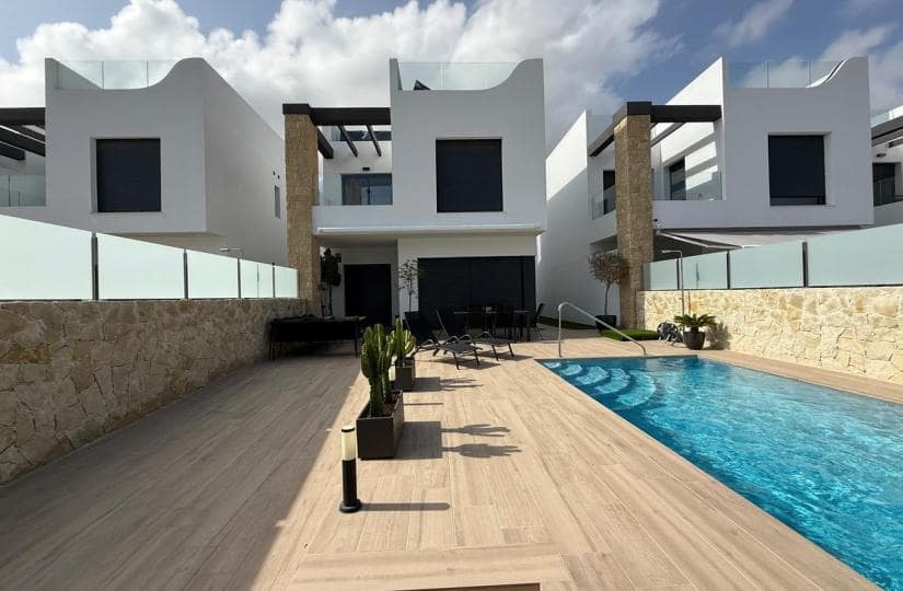 4 sovrum Villa till salu i Orihuela Costa med pool garage - 794 950 € (Ref: 9420377)