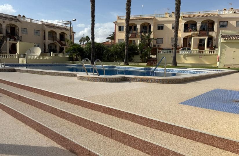 2 soverom Bungalow til salgs i Algorfa med svømmebasseng garasje - € 150 000 (Ref: 9420378)