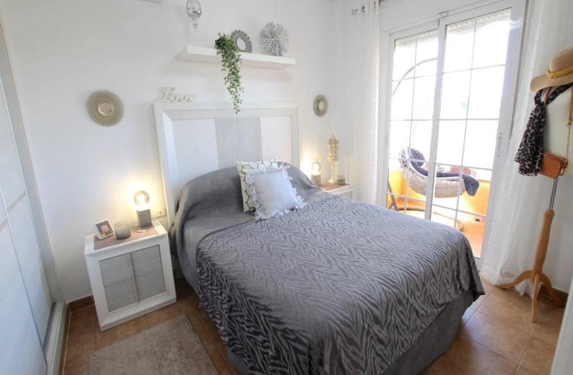 3 soveværelse Villa til salg i Guardamar del Segura med garage - € 325.000 (Ref: 9420383)