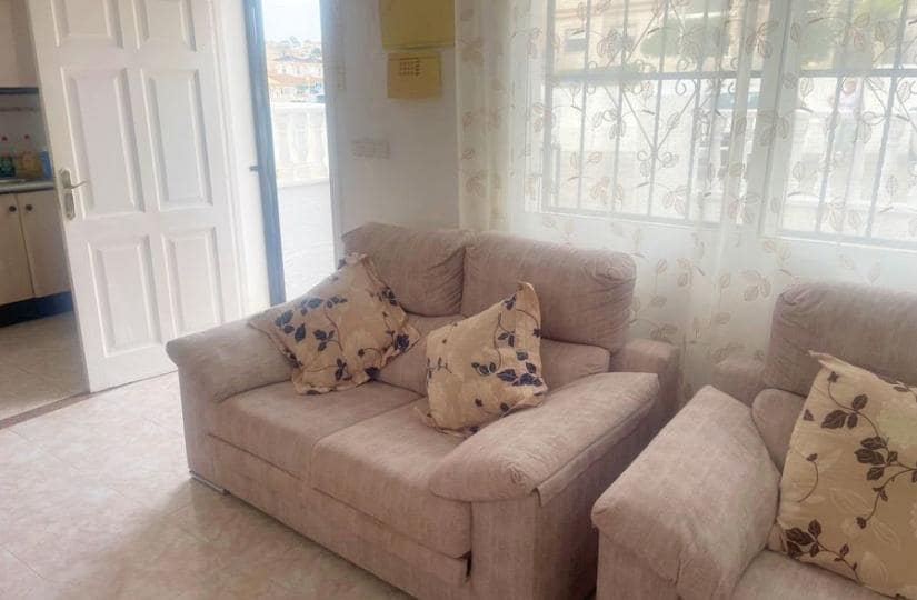 3 soverom Kjedet enebolig til salgs i Ciudad Quesada med svømmebasseng - € 190 000 (Ref: 9420387)