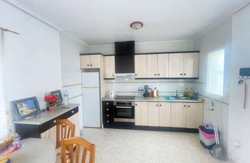 3 soverom Kjedet enebolig til salgs i Ciudad Quesada med svømmebasseng - € 190 000 (Ref: 9420387)