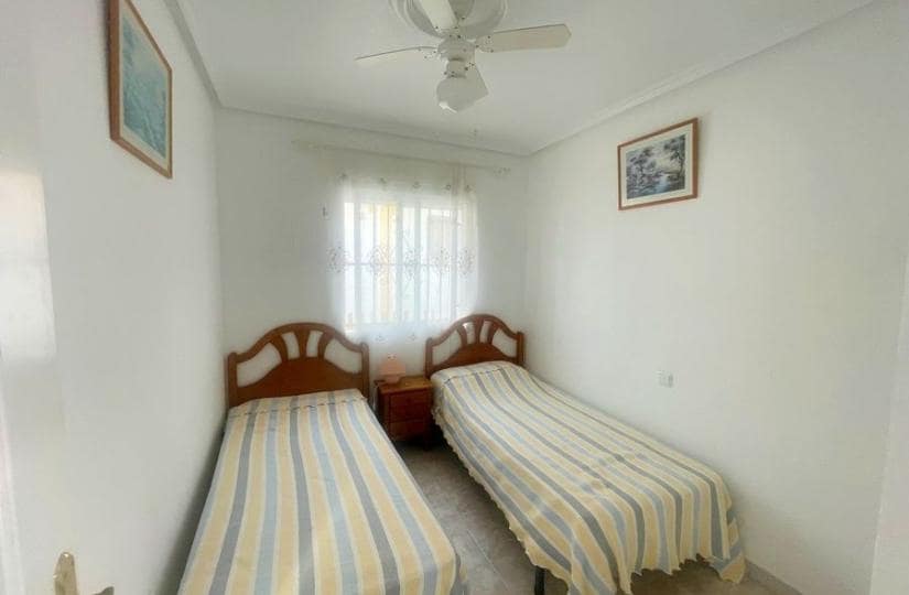 3 soverom Kjedet enebolig til salgs i Ciudad Quesada med svømmebasseng - € 190 000 (Ref: 9420387)