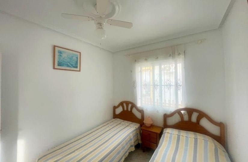 3 soverom Kjedet enebolig til salgs i Ciudad Quesada med svømmebasseng - € 190 000 (Ref: 9420387)