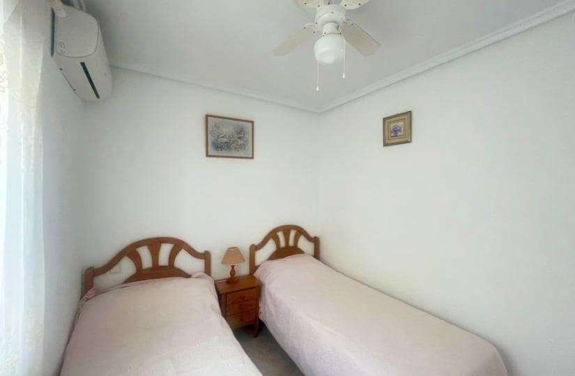 3 soverom Kjedet enebolig til salgs i Ciudad Quesada med svømmebasseng - € 190 000 (Ref: 9420387)