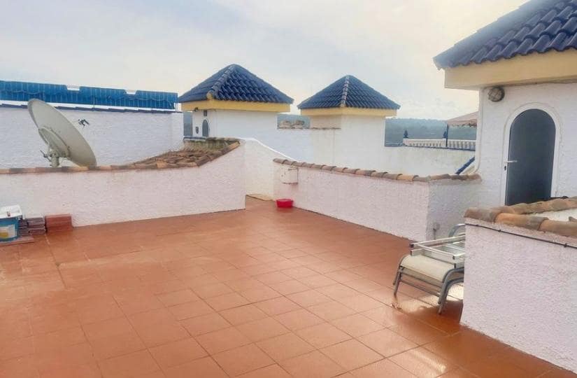 3 soverom Kjedet enebolig til salgs i Ciudad Quesada med svømmebasseng - € 190 000 (Ref: 9420387)