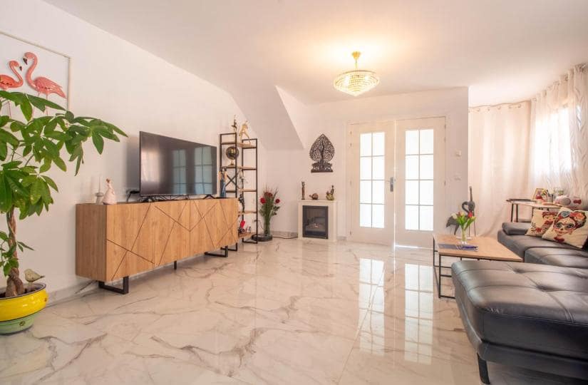 4 bedroom Townhouse for sale in Torrevieja with garage - € 249,900 (Ref: 9420388)