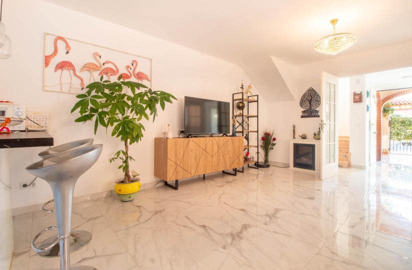 4 bedroom Townhouse for sale in Torrevieja with garage - € 249,900 (Ref: 9420388)