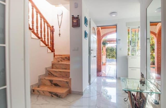 4 bedroom Townhouse for sale in Playa del Acequión, Torrevieja with garage - € 249,900 (Ref: 9420388)