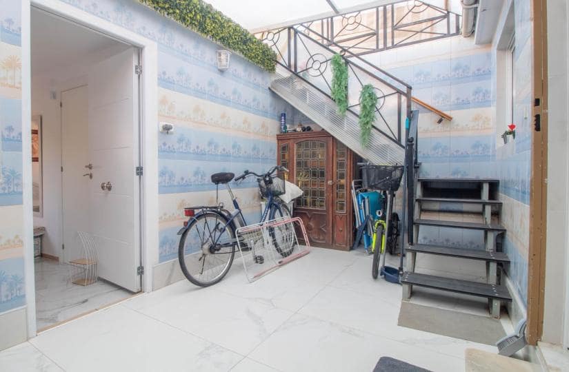 4 bedroom Townhouse for sale in Torrevieja with garage - € 249,900 (Ref: 9420388)