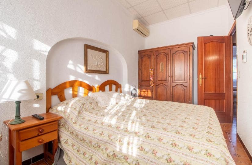 4 bedroom Townhouse for sale in Torrevieja with garage - € 249,900 (Ref: 9420388)