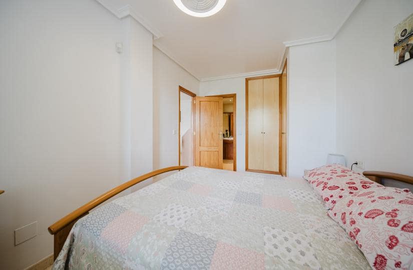 3 Zimmer Apartment zu verkaufen in Playa Flamenca mit Pool Garage - 278.000 € (Ref: 9420396)