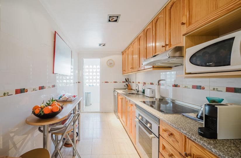 3 Zimmer Apartment zu verkaufen in Playa Flamenca mit Pool Garage - 278.000 € (Ref: 9420396)
