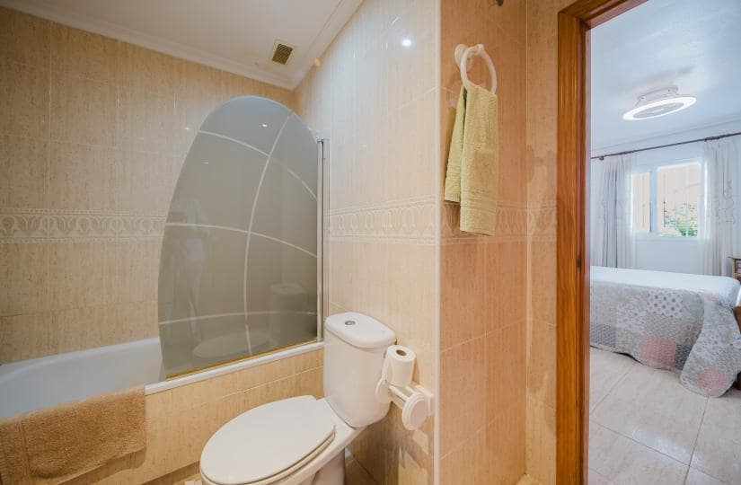 3 Zimmer Apartment zu verkaufen in Playa Flamenca mit Pool Garage - 278.000 € (Ref: 9420396)