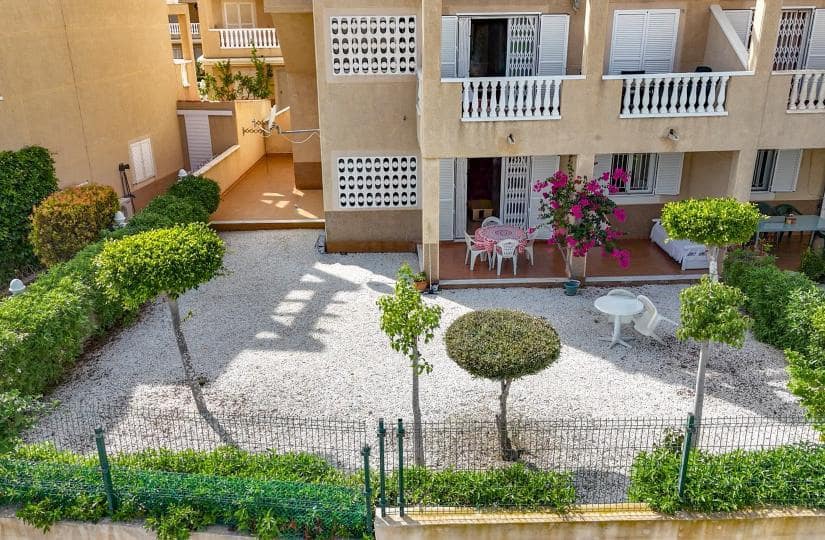 3 Zimmer Apartment zu verkaufen in Playa Flamenca mit Pool Garage - 278.000 € (Ref: 9420396)