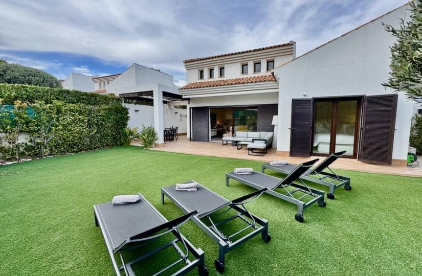 3 bedroom Villa for sale in Algorfa with pool garage - € 595,000 (Ref: 9420397)